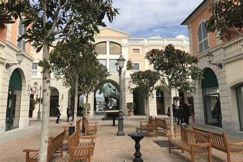 reggia caserta outlet gucci|la reggia outlet.